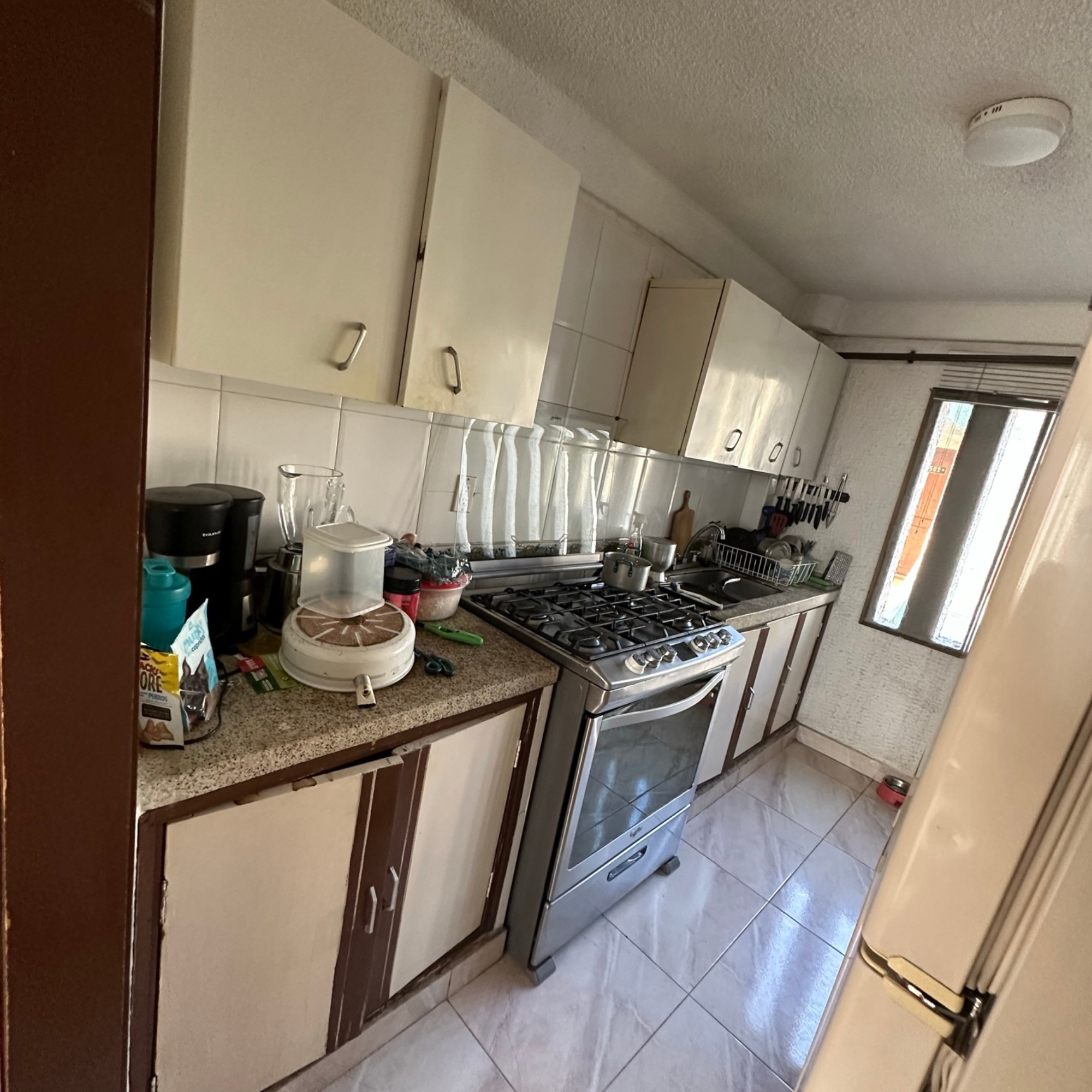 Cocina antes de la remodelación — estado previo del espacio