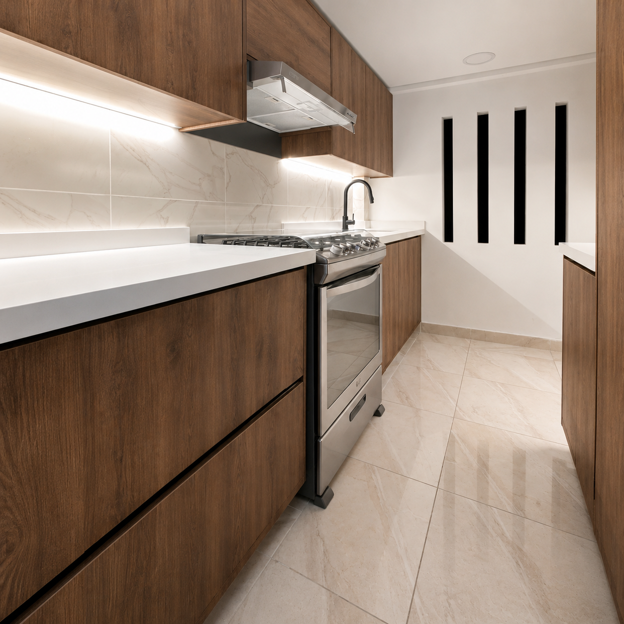 Cocina remodelada — segundo ángulo general